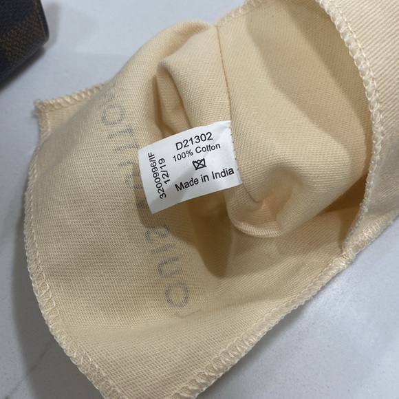 Louis Vuitton Keychain - Picture 10 of 13